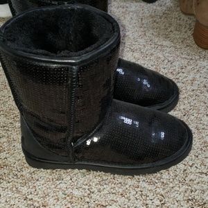 Short sequin uggs